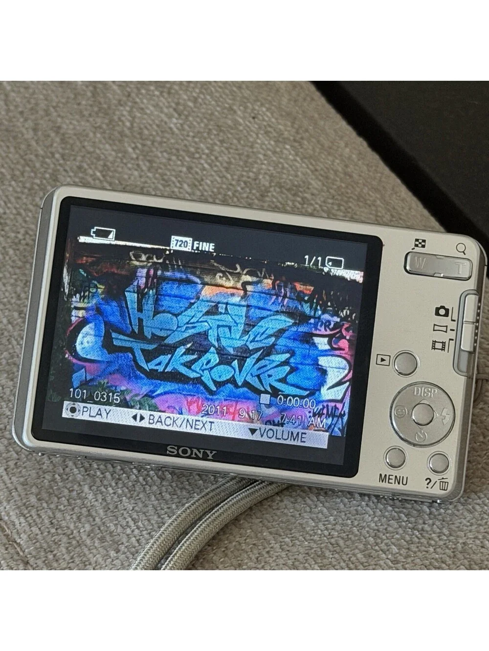 Sony Cyber-shot 14.1MP Digital Camera Carl Zeiss Tested